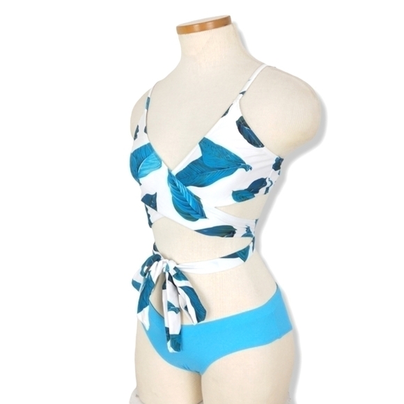 Bikini Set - Picture 3 of 10